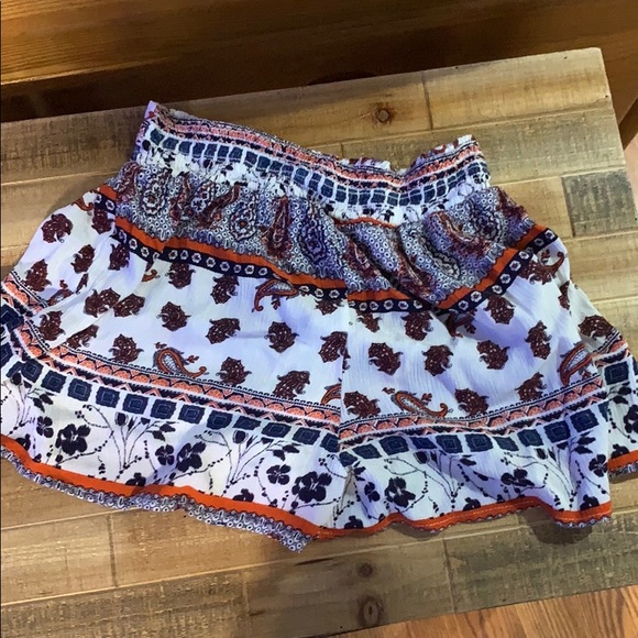 Shorts - Picture 2 of 3